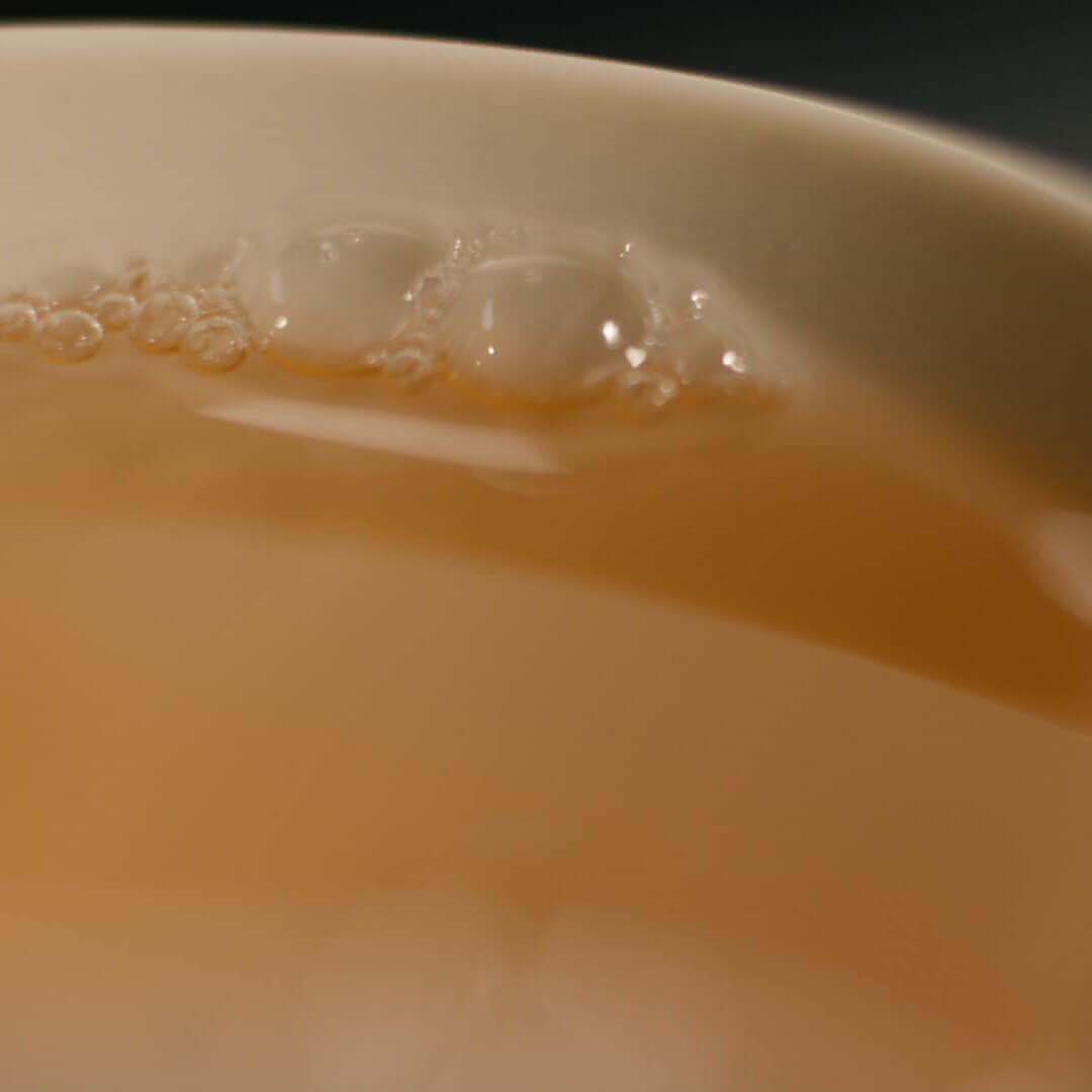 Jasmin Dragon Pearls Grüner Tee, zarte Tassenfarbe