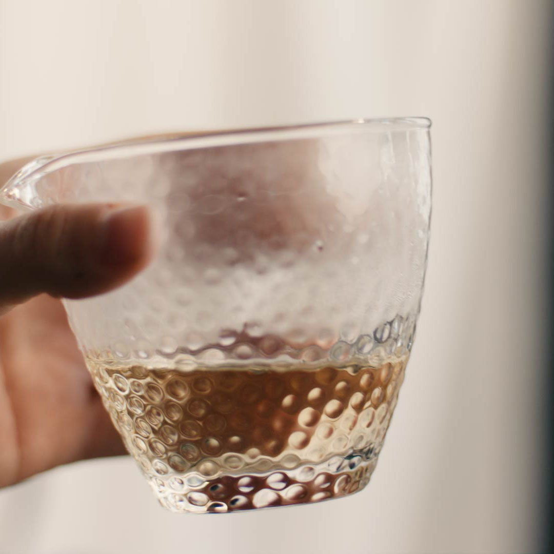 Tie Guan Yin Oolong Tee, kräftige Teefarbe im Glas