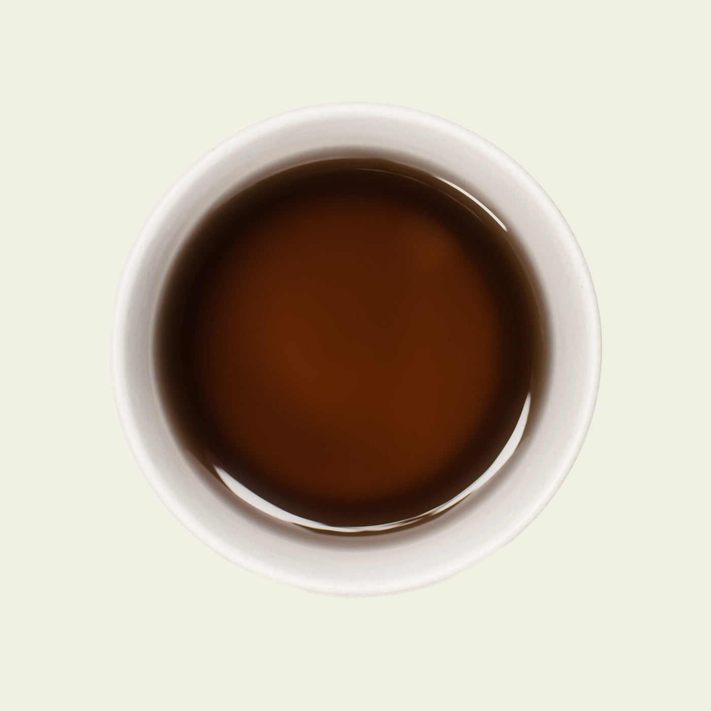 Tasse Jasmin Dragon Pearls Tee mit klarer, goldener Teefarbe, die die floralen Aromen dieses Tees widerspiegelt.

Cup of Jasmin Dragon Pearls tea with clear, golden tea color reflecting the floral aromas of this tea.