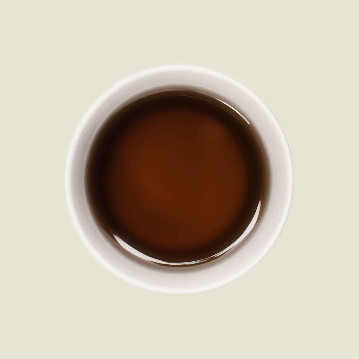 Tasse Jasmin Dragon Pearls Tee mit klarer, goldener Teefarbe, die die floralen Aromen dieses Tees widerspiegelt.

Cup of Jasmin Dragon Pearls tea with clear, golden tea color reflecting the floral aromas of this tea.