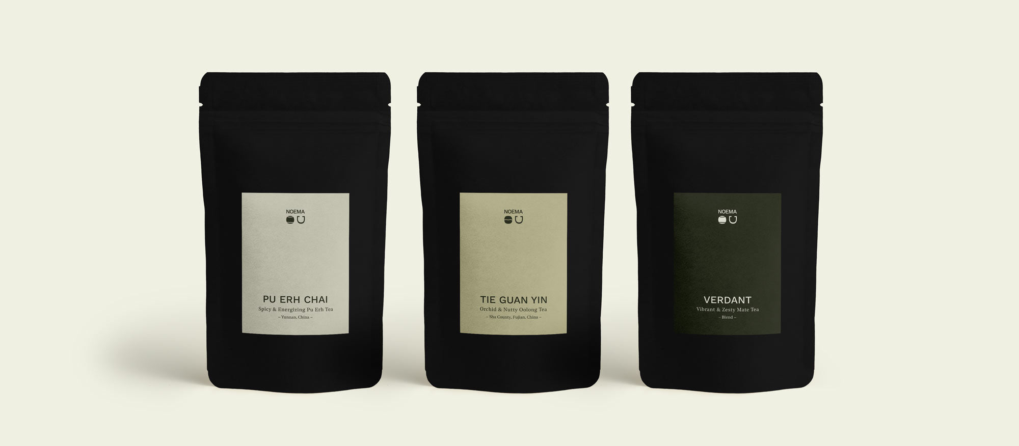 Noema Tee Probierpaket ‘Energie & Wärme’ mit den Sorten Verdant, Tie Guan Yin und Pu Erh Chai, die Packungen sind gut sichtbar im Bild.