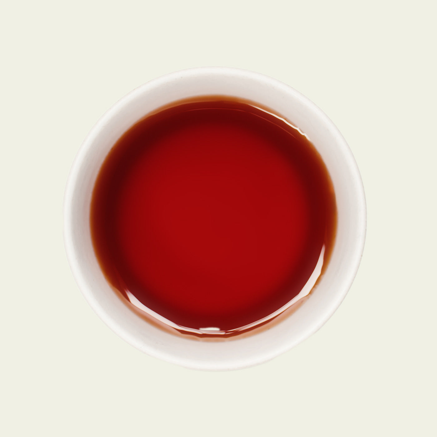 Tasse Verdant Tee mit erfrischender, zitrusfarbener Teefarbe, die die belebenden Noten dieses Kräuter- und Mate-Tees widerspiegelt.

Cup of Verdant tea with refreshing citrus-colored tea reflecting the invigorating notes of this herbal and mate tea.