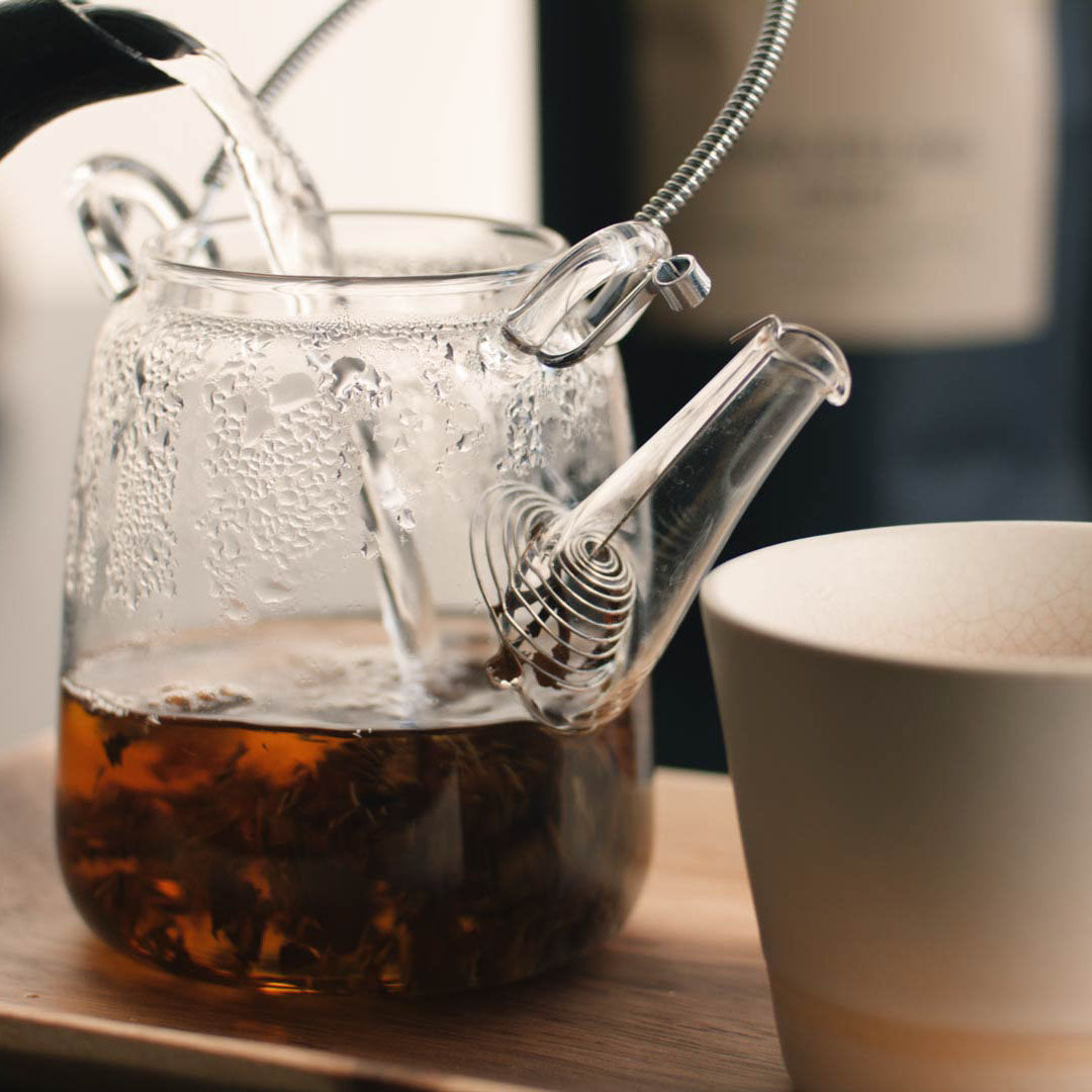 Intensive Teefarbe von Darjeeling Grey Schwarztee in Teekanne