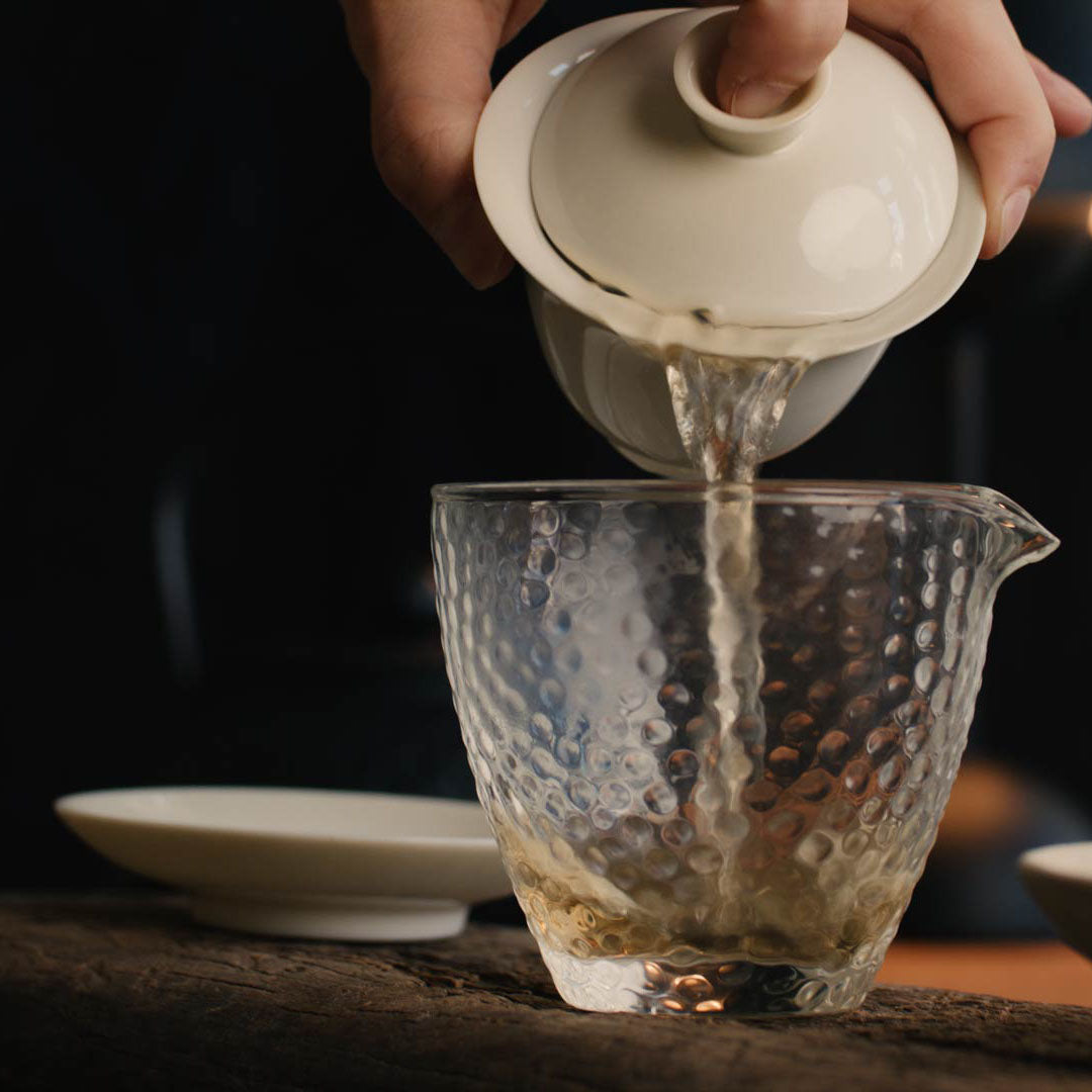 Oriental Beauty Oolong Tee aus Gaiwan ausgeschenkt